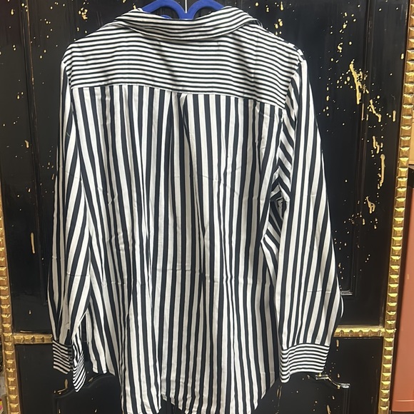 Black and white striped shirt - Picture 4 of 6